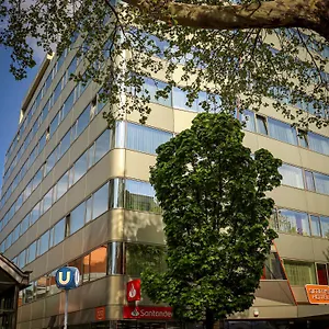 Hotel Simm's - Cityhotel Next To Metro U3 ****
